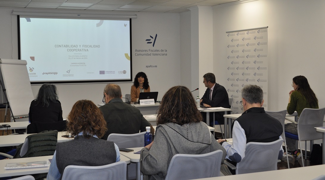 Casi un centenar de asesores fiscales asiste a la primera sesión del taller sobre Contabilidad y Fiscalidad de las Cooperativas 